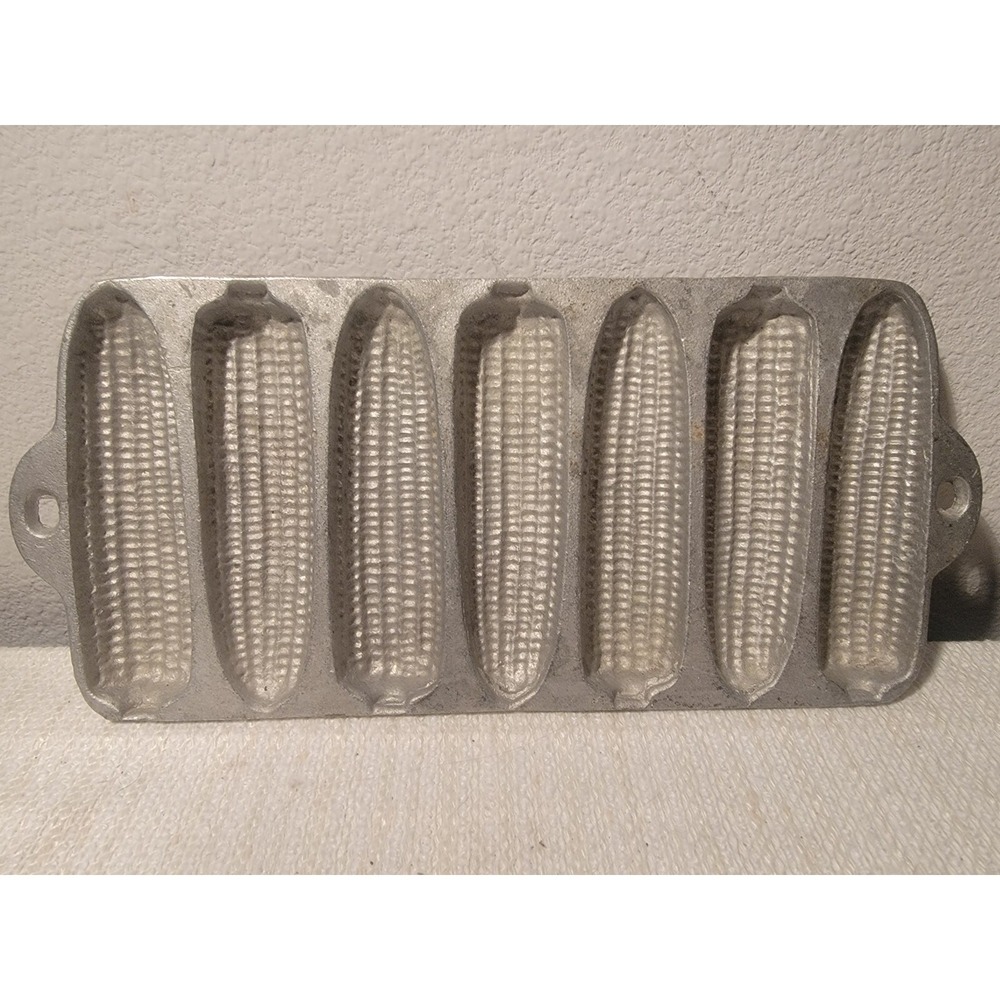 Vintage Antique Cast Iron‎ 7 Ear Cornbread Corn Stick Muffin Pan Corn Bread Mold
